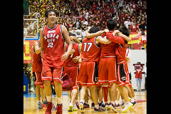 고려대 농구부 고연전 승리모습입니다.