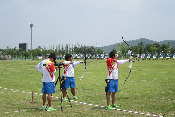 2012년 회장기 양궁대회 결승 신재훈, 이찬환 선수 입니다.