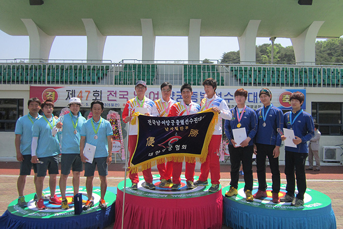2013년 종별선수권 대회 남자일반단체우승모습입니다.