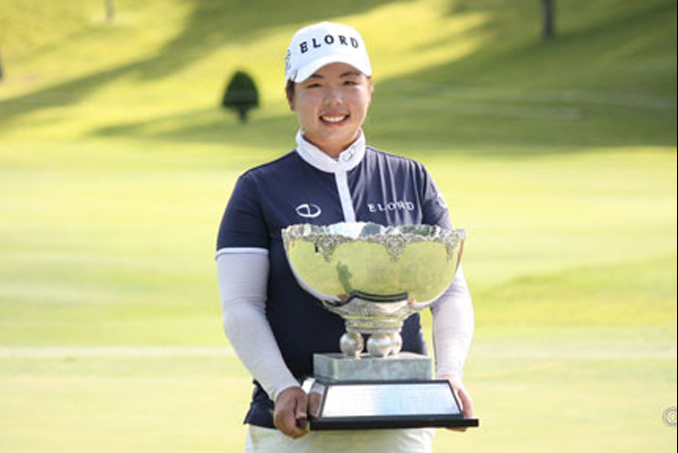 코오롱 골프팀 평샨샨 Miyagi TV Cup 우승 모습입니다.